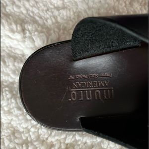 Munro American dark brown leather sandals size 9